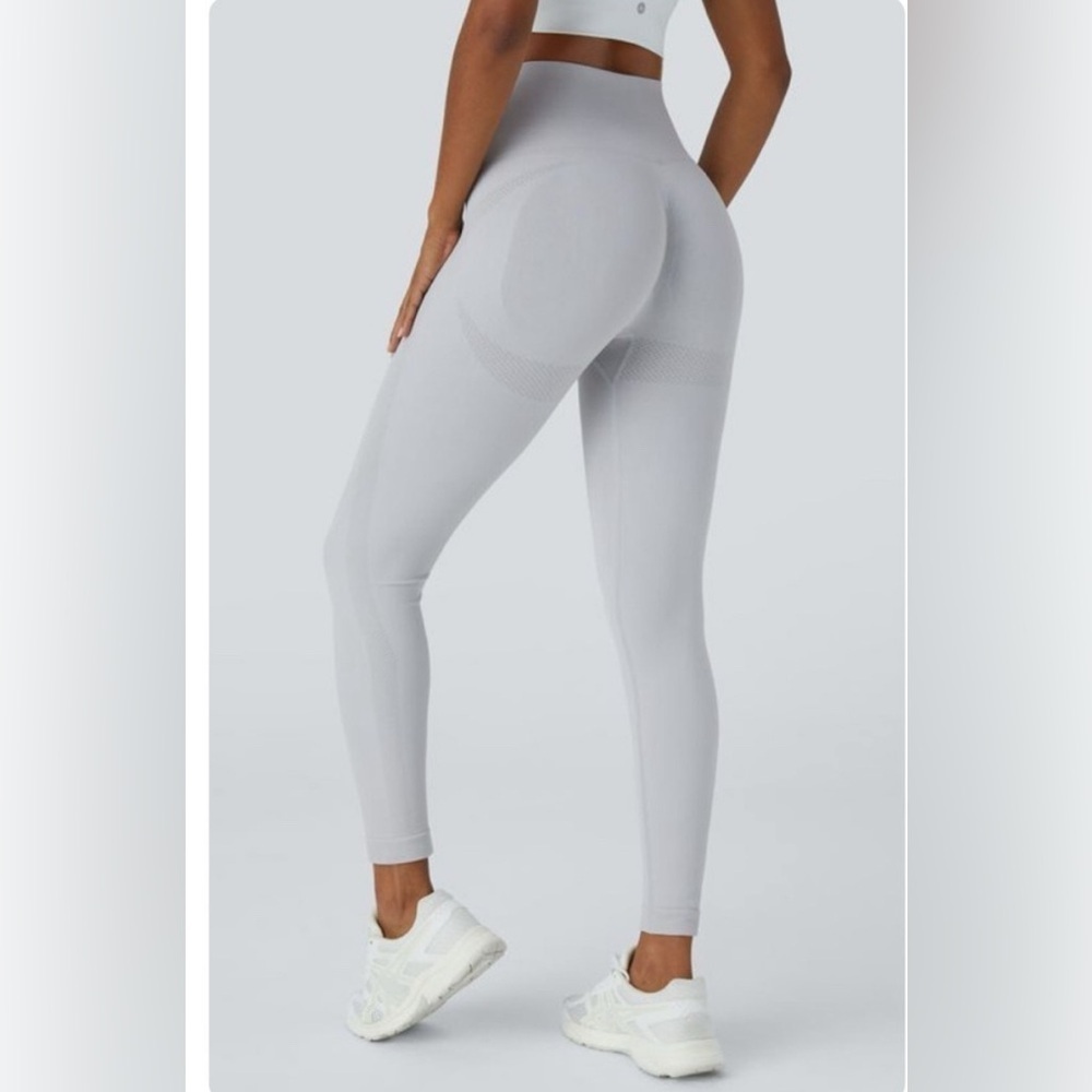 HALARA Seamless Flow High Waisted Ruched 7/8 Yoga Leggings small